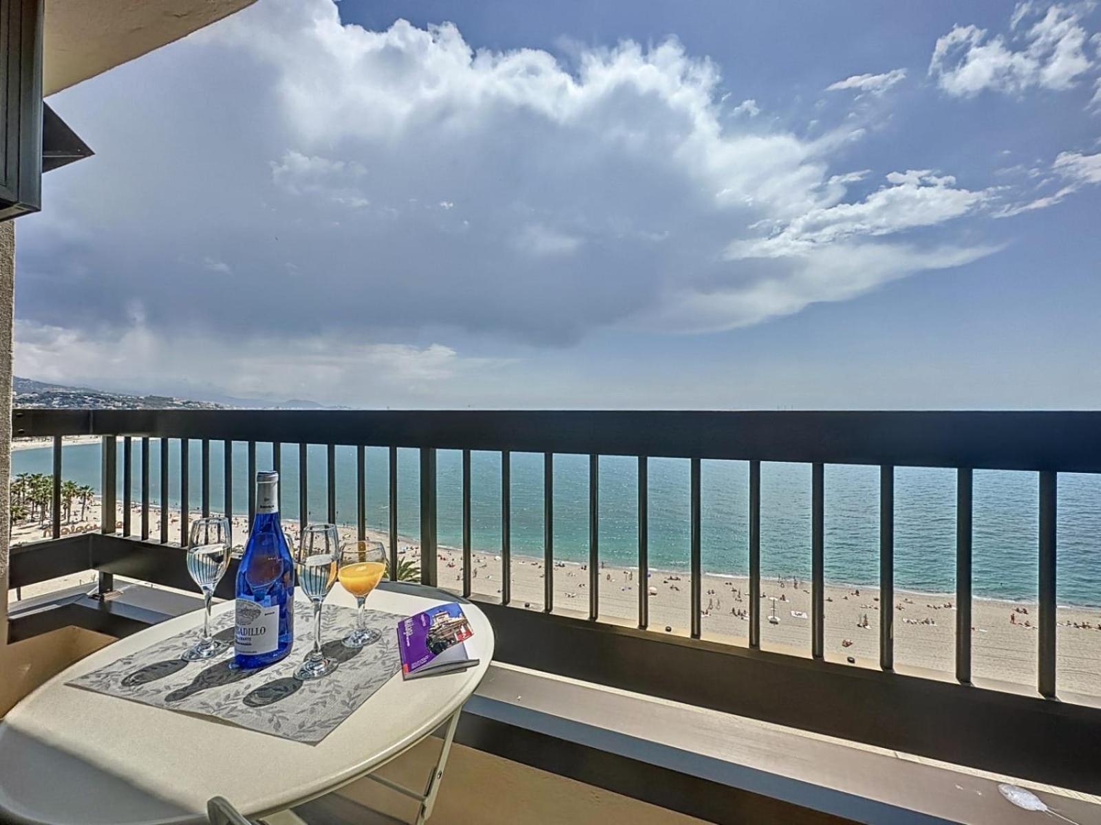 דירות מאלגה Espectaculares Vistas Al Mar Playa Malagueta מראה חיצוני תמונה